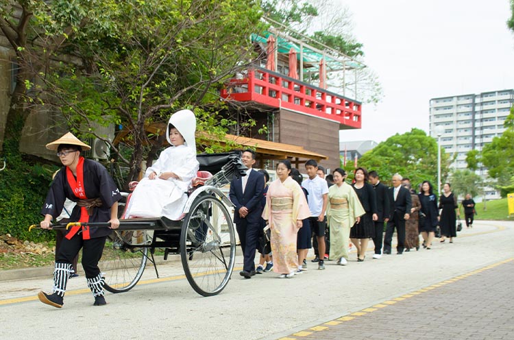 沖宮神前挙式人力車